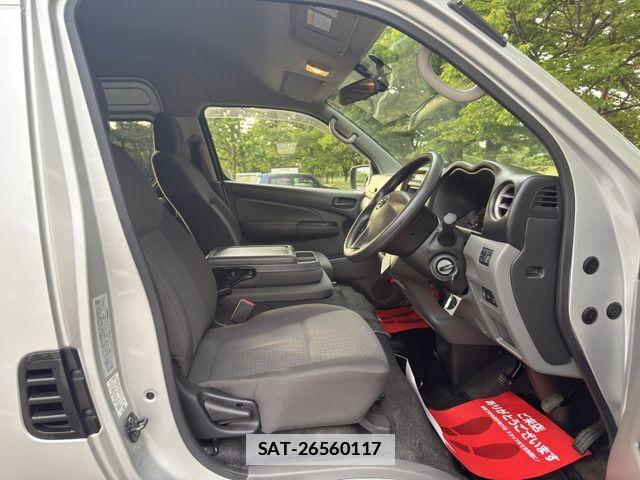 Nissan NV350 Caravan 2014-05 7726851-8
