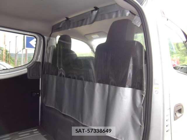 Nissan NV350 Caravan 2019-08 7726849-10