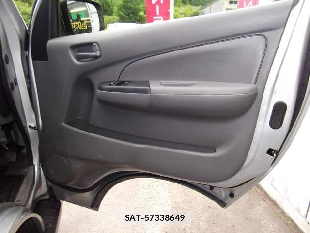Nissan NV350 Caravan 2019-08 7726849-19