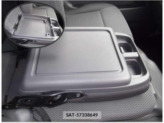 Nissan NV350 Caravan 2019-08 7726849-8