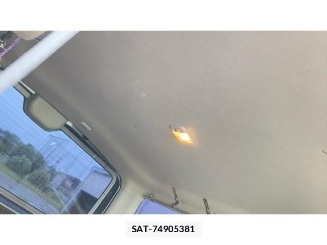 Nissan NV350 Caravan 2018-10 7726852-13