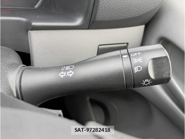 Nissan NV350 Caravan 2016-10 7726853-11