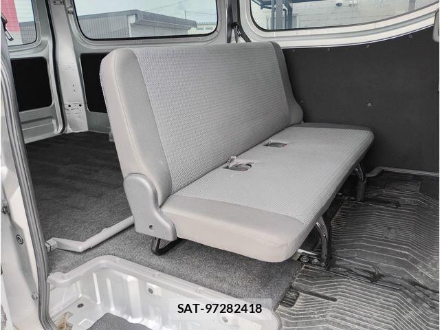 Nissan NV350 Caravan 2016-10 7726853-15