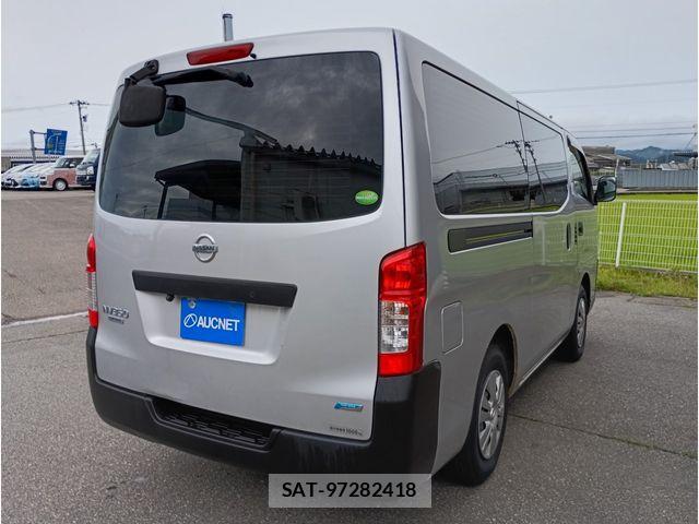 Nissan NV350 Caravan 2016-10 7726853-2