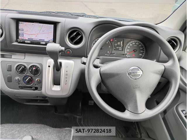 Nissan NV350 Caravan 2016-10 7726853-3