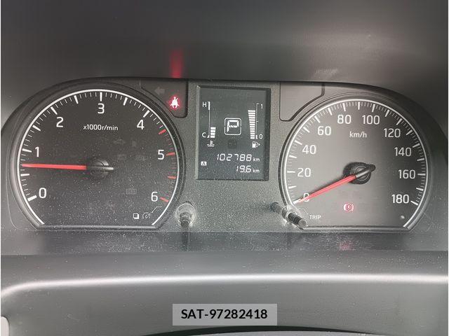 Nissan NV350 Caravan 2016-10 7726853-4