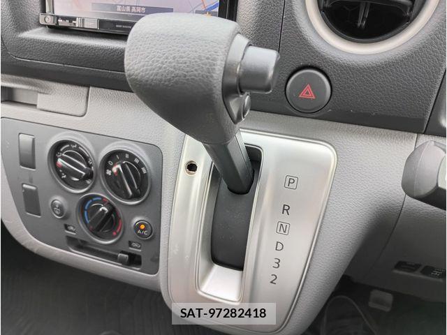 Nissan NV350 Caravan 2016-10 7726853-8