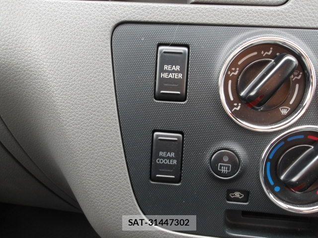 Nissan NV350 Caravan 2015-03 7878572-13