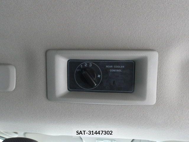 Nissan NV350 Caravan 2015-03 7878572-16