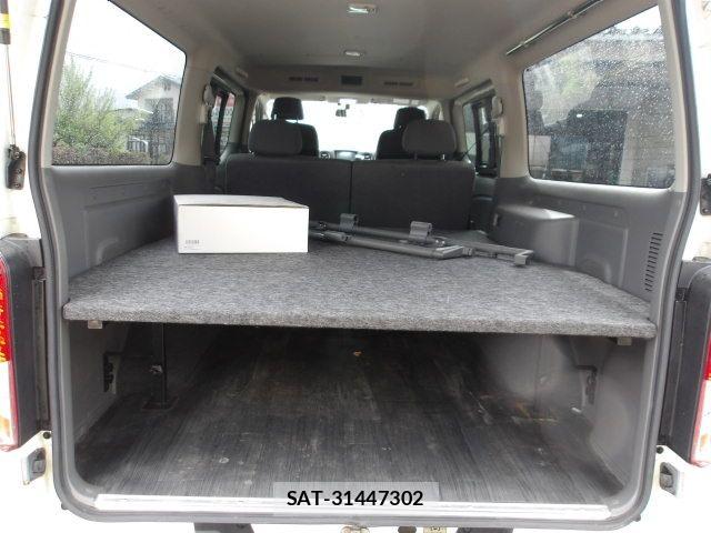 Nissan NV350 Caravan 2015-03 7878572-7