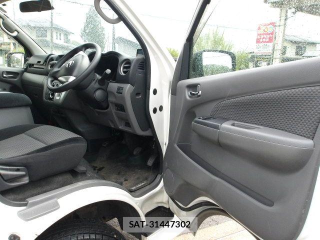 Nissan NV350 Caravan 2015-03 7878572-8