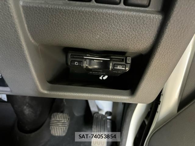 Nissan NV350 Caravan 2018-09 7878570-17