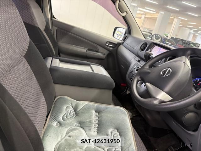 Nissan NV350 Caravan 2017-03 7878569-10