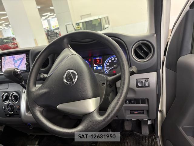 Nissan NV350 Caravan 2017-03 7878569-11