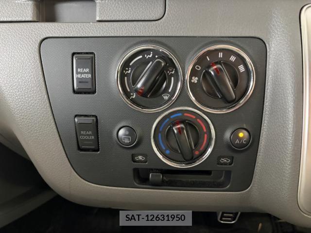 Nissan NV350 Caravan 2017-03 7878569-13