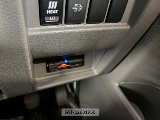 Nissan NV350 Caravan 2017-03 7878569-14