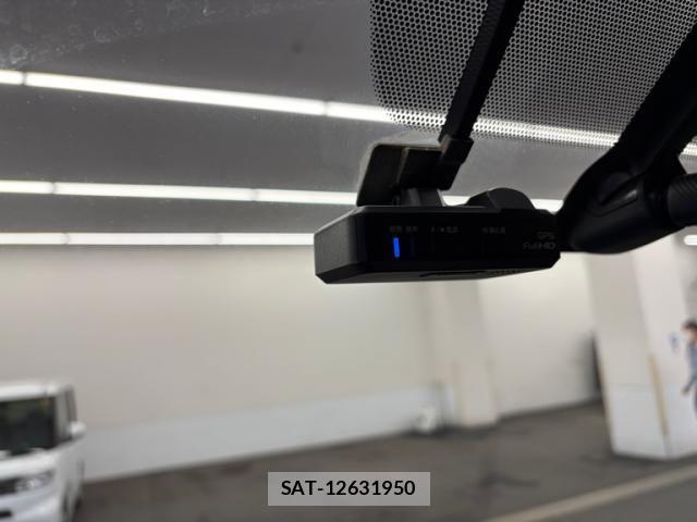 Nissan NV350 Caravan 2017-03 7878569-15