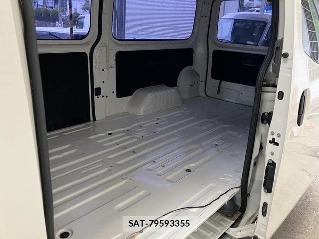 Nissan NV350 Caravan 2019-07 7963151-10