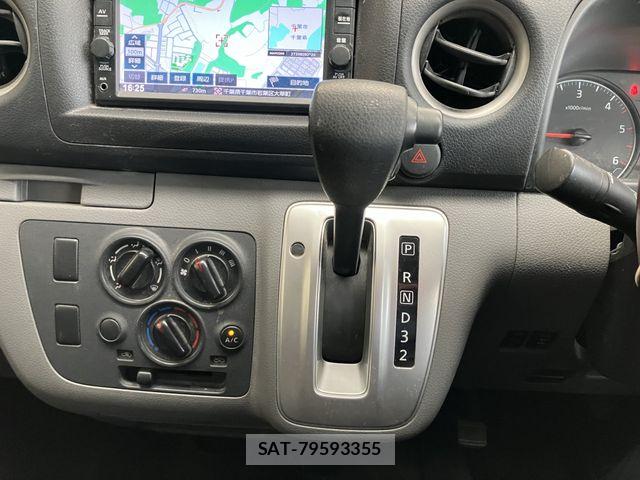 Nissan NV350 Caravan 2019-07 7963151-16