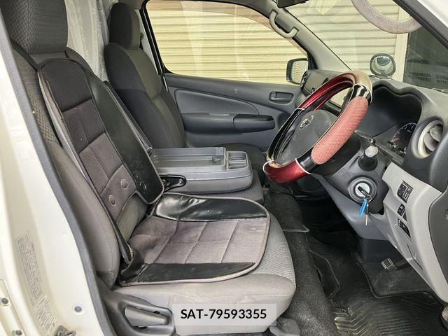 Nissan NV350 Caravan 2019-07 7963151-7