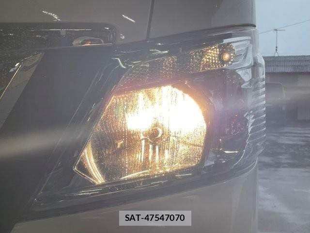 Nissan NV350 Caravan 2019-03 7963150-11