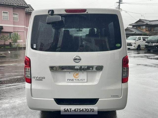 Nissan NV350 Caravan 2019-03 7963150-17