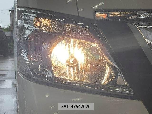 Nissan NV350 Caravan 2019-03 7963150-27
