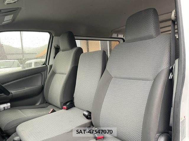 Nissan NV350 Caravan 2019-03 7963150-29