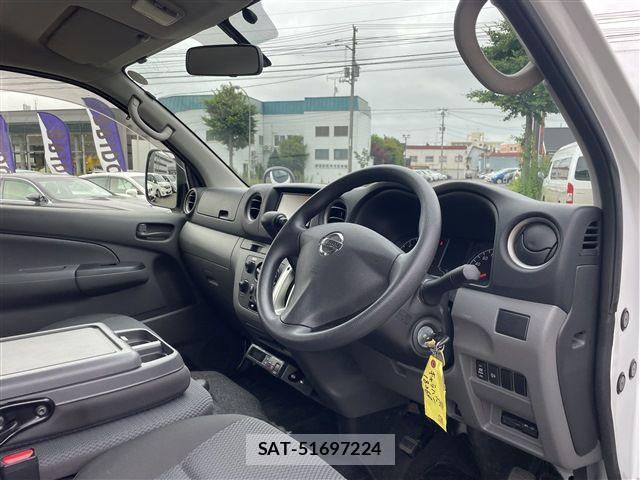 Nissan NV350 Caravan 2016-10 7963149-10
