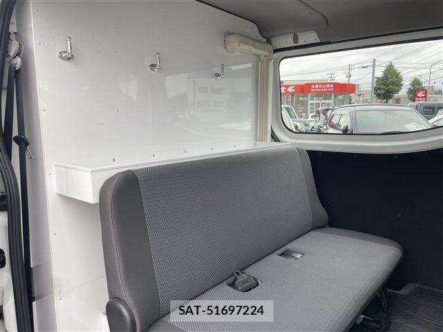 Nissan NV350 Caravan 2016-10 7963149-13