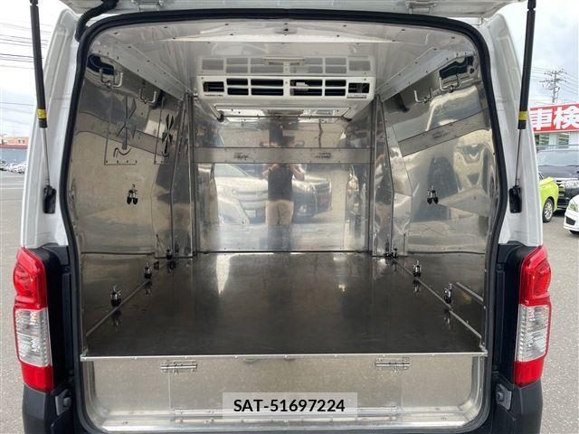 Nissan NV350 Caravan 2016-10 7963149-14