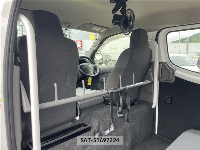 Nissan NV350 Caravan 2016-10 7963149-15