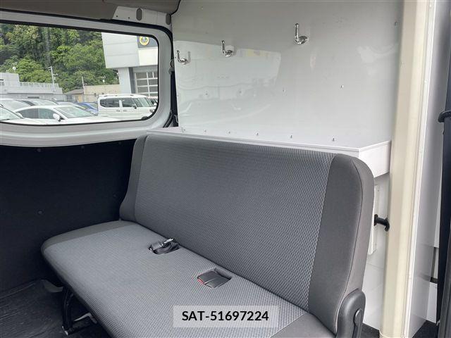 Nissan NV350 Caravan 2016-10 7963149-16