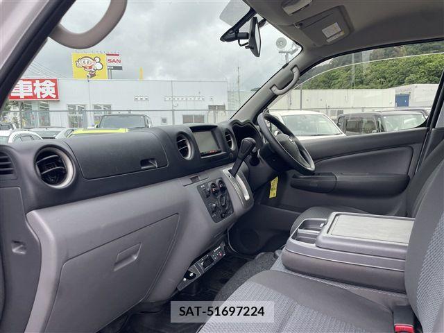 Nissan NV350 Caravan 2016-10 7963149-17