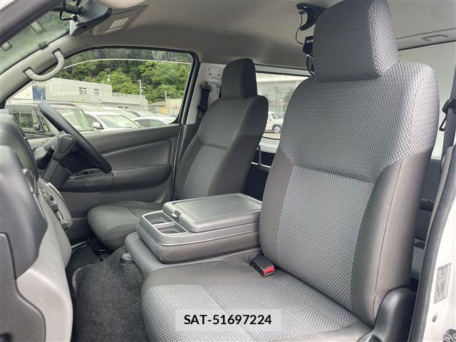 Nissan NV350 Caravan 2016-10 7963149-18