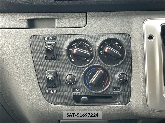 Nissan NV350 Caravan 2016-10 7963149-24