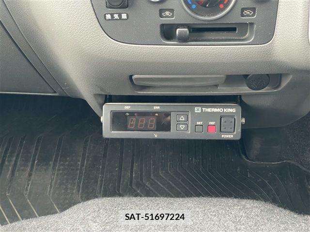 Nissan NV350 Caravan 2016-10 7963149-25