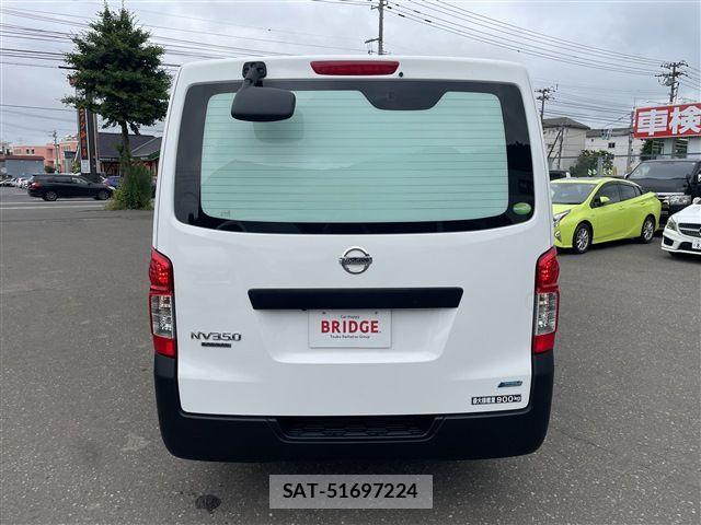 Nissan NV350 Caravan 2016-10 7963149-5