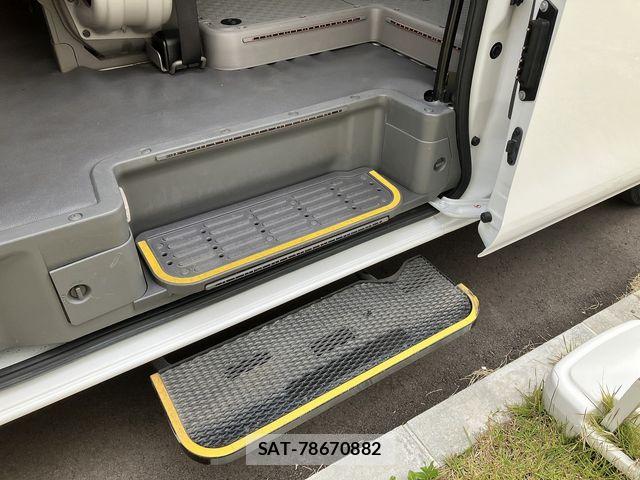 Nissan NV350 Caravan 2020-03 7980441-12