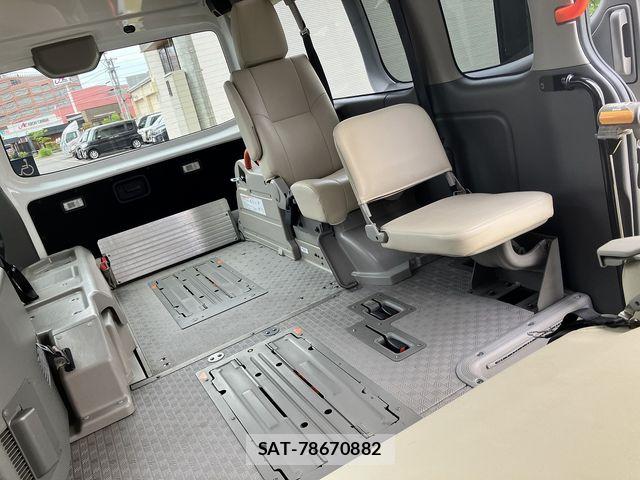 Nissan NV350 Caravan 2020-03 7980441-16