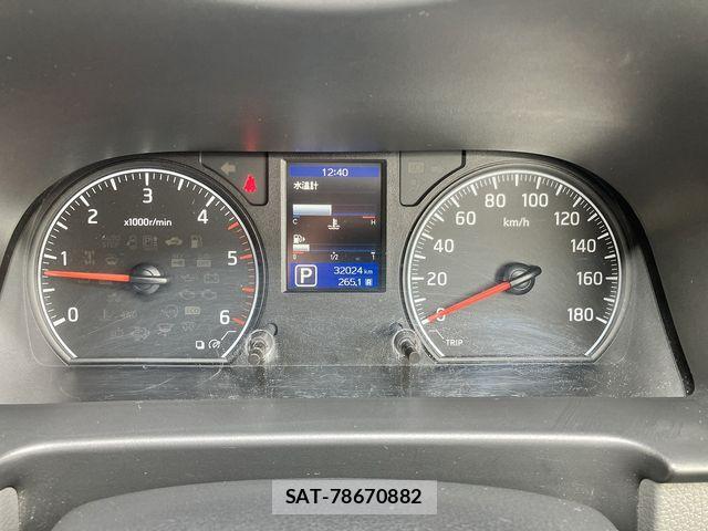Nissan NV350 Caravan 2020-03 7980441-18