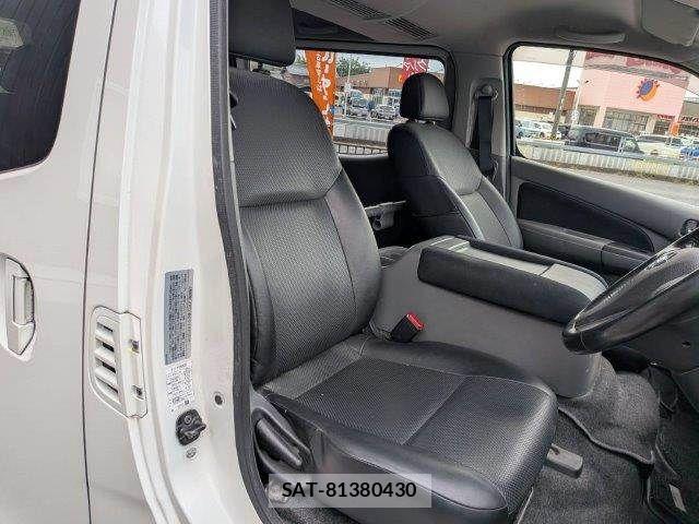 Nissan NV350 Caravan 2018-08 8037421-9