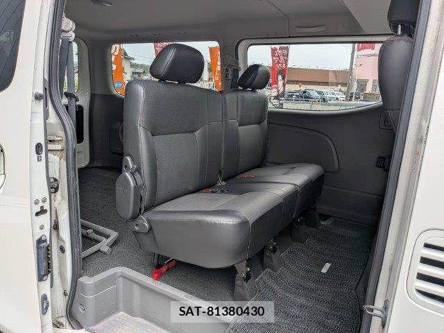 Nissan NV350 Caravan 2018-08 8037421-10