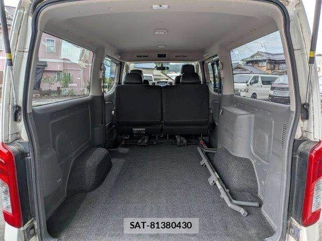 Nissan NV350 Caravan 2018-08 8037421-11