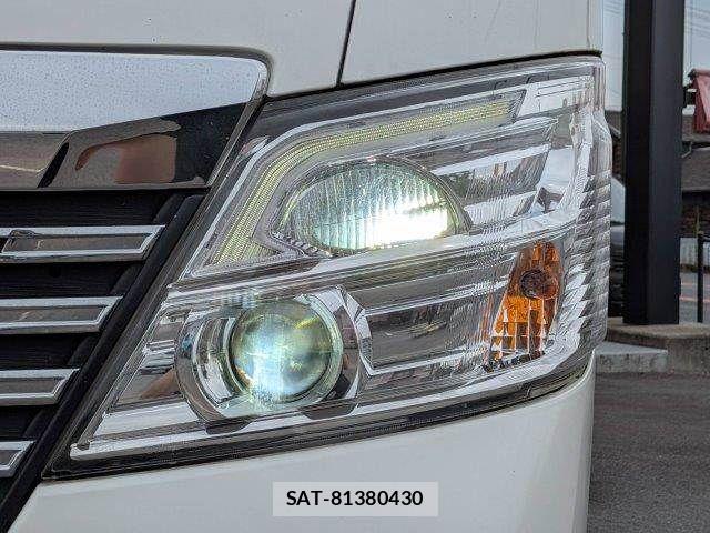 Nissan NV350 Caravan 2018-08 8037421-13