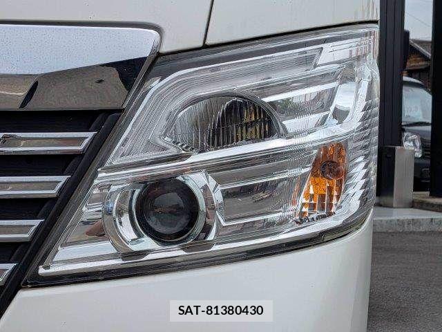 Nissan NV350 Caravan 2018-08 8037421-23