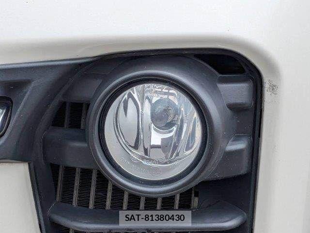 Nissan NV350 Caravan 2018-08 8037421-25