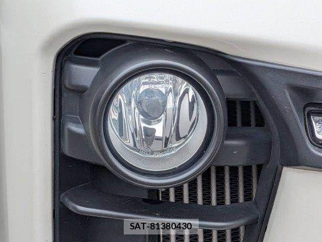 Nissan NV350 Caravan 2018-08 8037421-26
