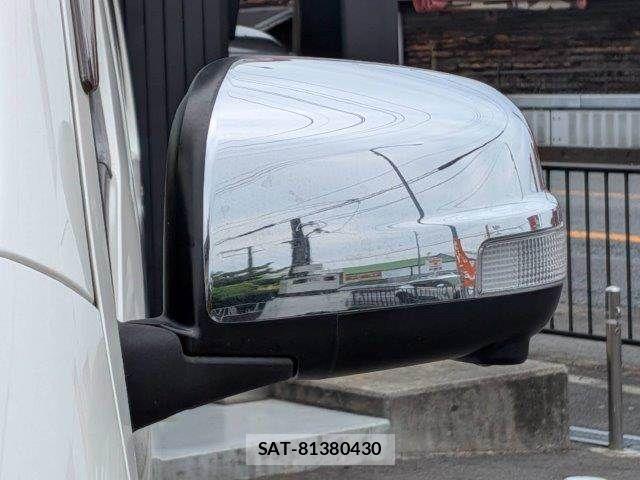Nissan NV350 Caravan 2018-08 8037421-27
