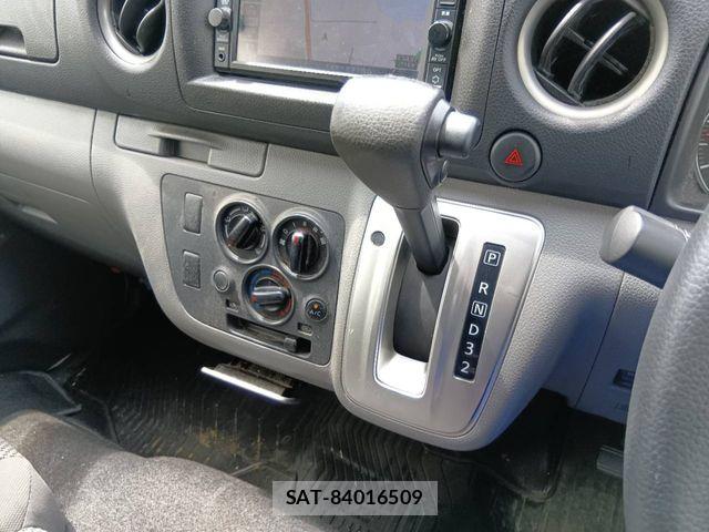 Nissan NV350 Caravan 2018-06 8037420-9